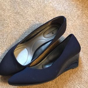 Bandolino Navy Wedges
